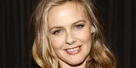 Alicia Silverstone, 46, Just Flashed Her Sculpted Body in a Nude。